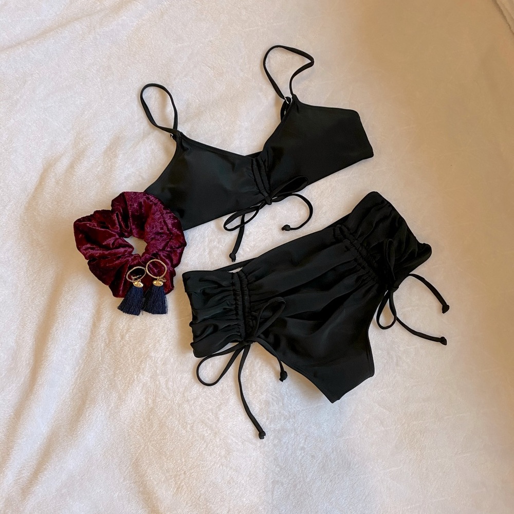 NWT Ultra high waisted cheeky bikini